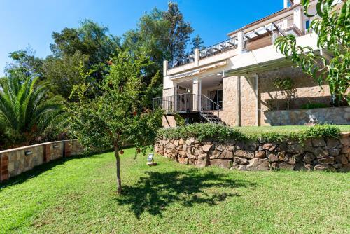 Villa Breathtaking Mansion With Pool - Ref 85