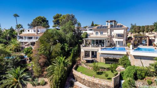 Villa Breathtaking Mansion With Pool - Ref 85