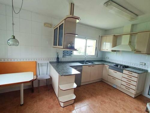 Casa Con Jard�n Y Piscina Privada.