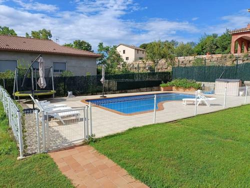 Casa Con Jard�n Y Piscina Privada.