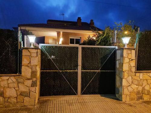 Casa Con Jard�n Y Piscina Privada.