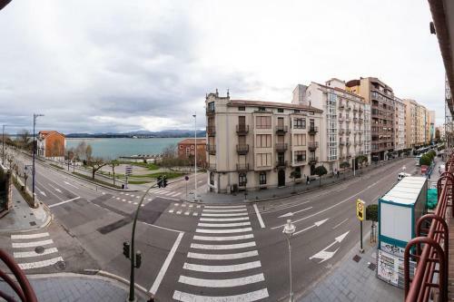 Apartamento A 10 Mn De Playas, Avenida Principal De Santander