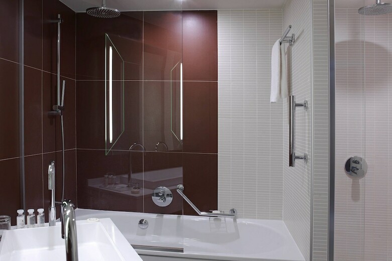 Hotel Renaissance Paris Hippodrome De Saint-cloud