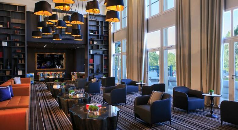 Hotel Renaissance Paris Hippodrome De Saint-cloud
