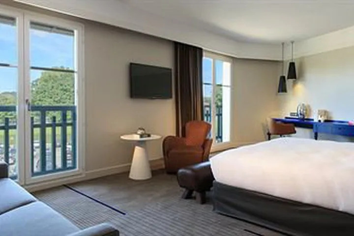 Hotel Renaissance Paris Hippodrome De Saint-cloud