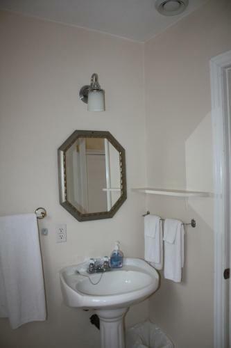 Capeway Motel