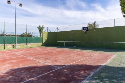 Rentafive Nuevo AA Barbacoa Tenis