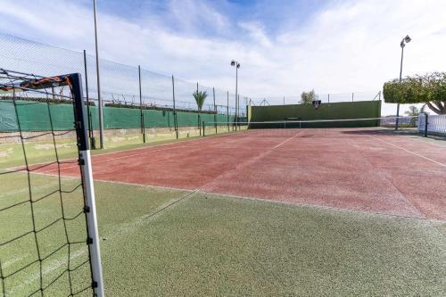 Rentafive Nuevo AA Barbacoa Tenis