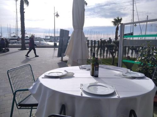 Apartamento Apto Con Terraza Y 2 Dormitorios. 600 Megas Wifi.