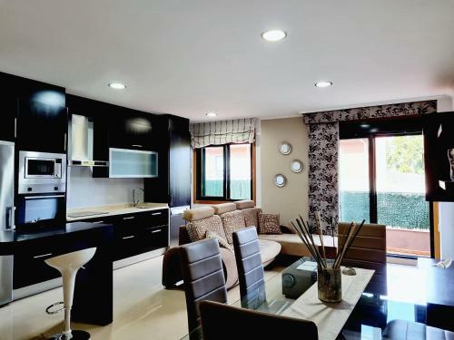 Apartamento Con Terraza Y Piscina