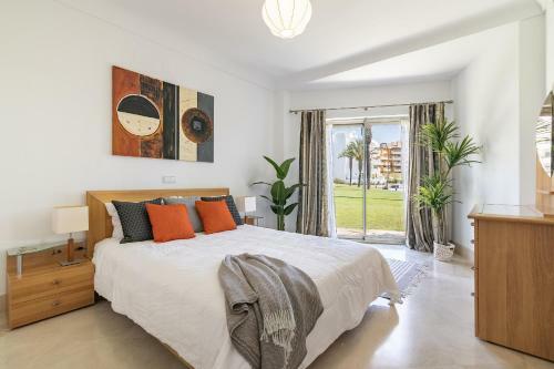 Waterside Apartment In Sotogrande Marina With Private Pool