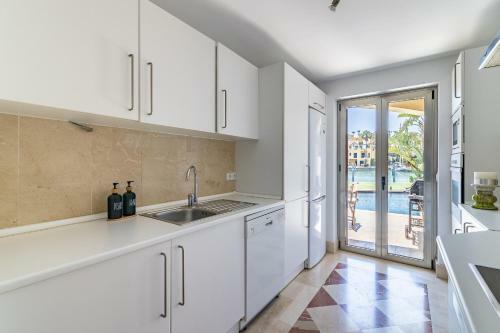 Waterside Apartment In Sotogrande Marina With Private Pool
