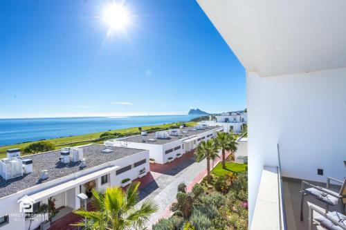 Luxury Apartment With Sea And Golf View