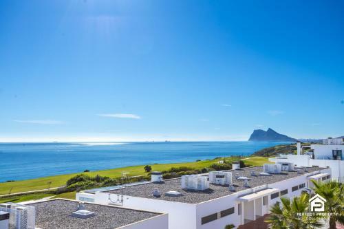 Luxury Apartment With Sea And Golf View
