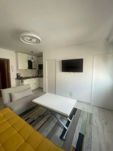 Renovated Modern Apartment In The City Center