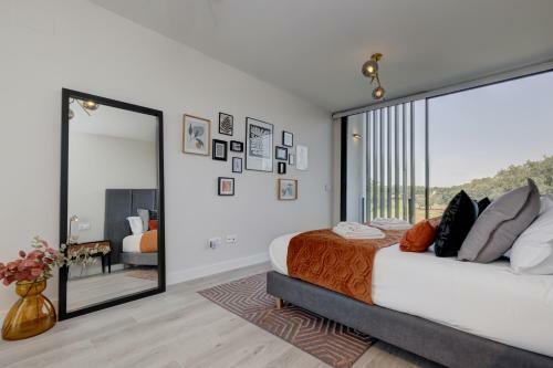 Modern Four Bedroom House With Golf Course Views