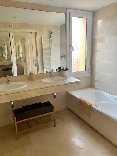Apartamento Los Granados De La Duquesa