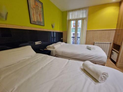 Hostal Pension Izar Bat Guesthouse