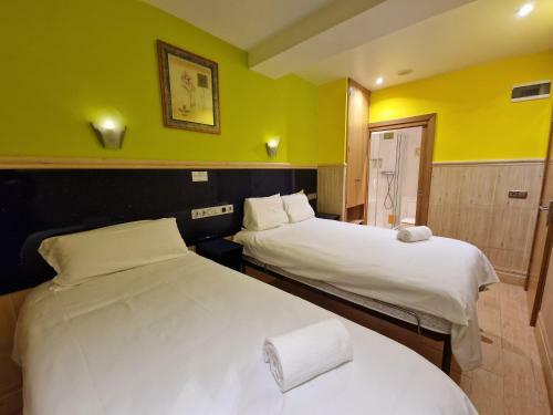 Hostal Pension Izar Bat Guesthouse