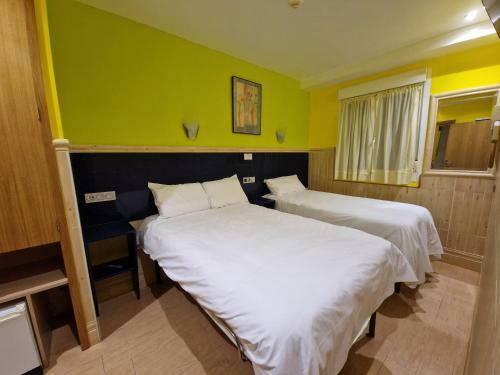 Hostal Pension Izar Bat Guesthouse