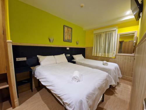 Hostal Pension Izar Bat Guesthouse