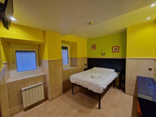 Hostal Pension Izar Bat Guesthouse