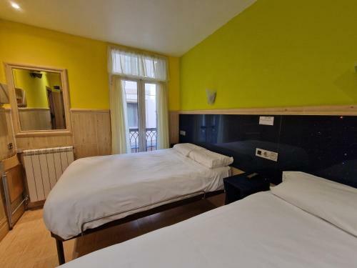 Hostal Pension Izar Bat Guesthouse