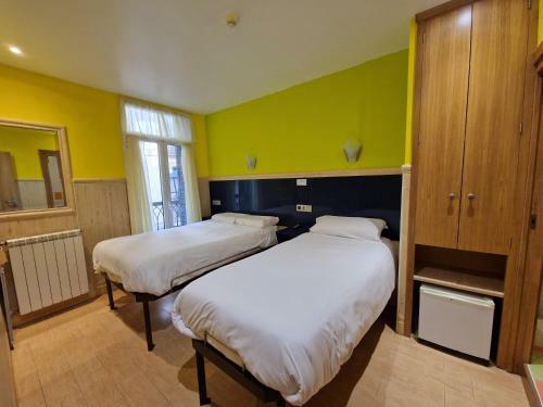 Hostal Pension Izar Bat Guesthouse