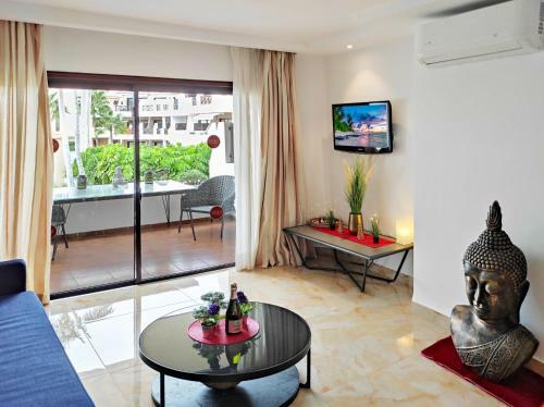Apartamento Zen Holidays, Heated Pool, Cond Air, Terrace
