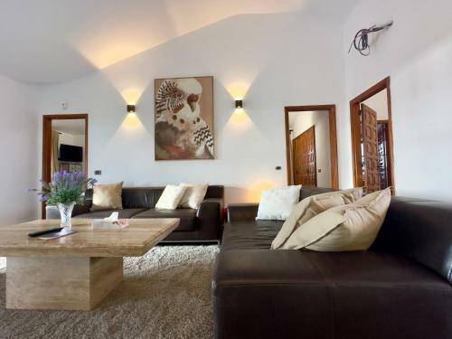 Oceanfront Villa - Amarilla Breeze