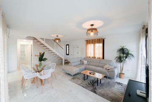 Villa With 4 Bedrooms And Private Heated Pool