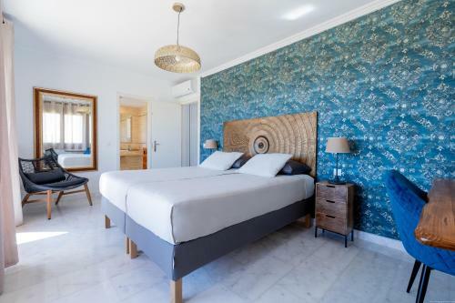 Villa With 4 Bedrooms And Private Heated Pool