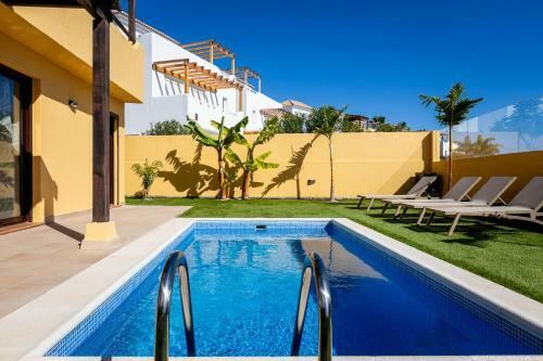 Villa With 4 Bedrooms And Private Heated Pool