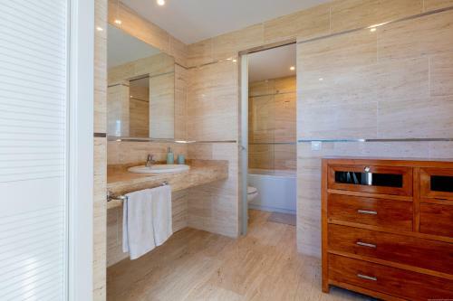Villa With 4 Bedrooms And Private Heated Pool