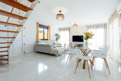 Villa With 4 Bedrooms And Private Heated Pool