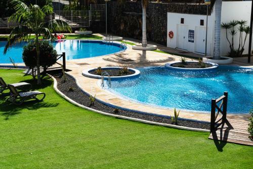 Spacious Apartment With Large Terrace In Amarilla Golf