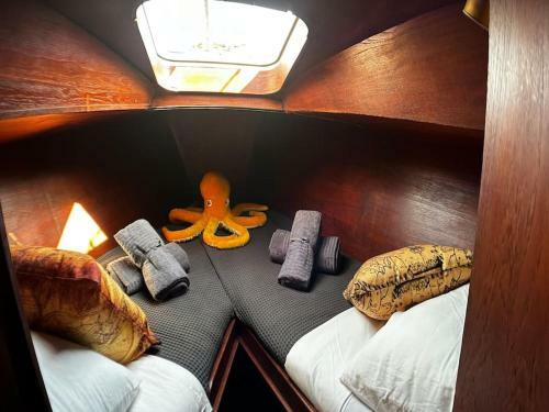 The Captains Locker - 30ft Yacht