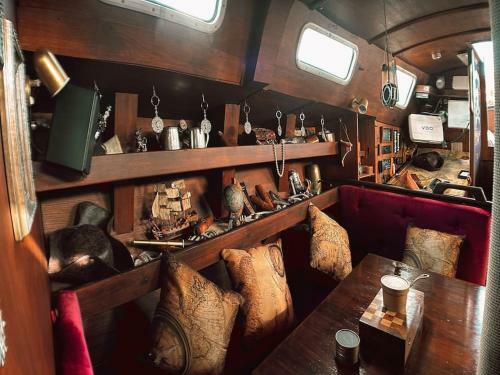 The Captains Locker - 30ft Yacht