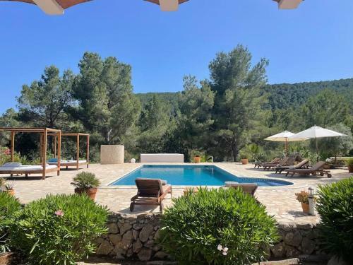 Fully Equipped Villa With Pool And Gym