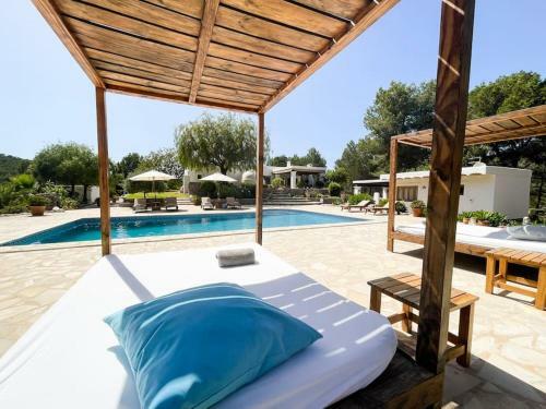 Fully Equipped Villa With Pool And Gym