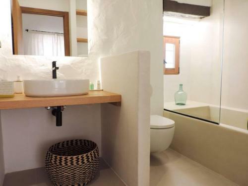 Fully Equipped Villa With Pool And Gym