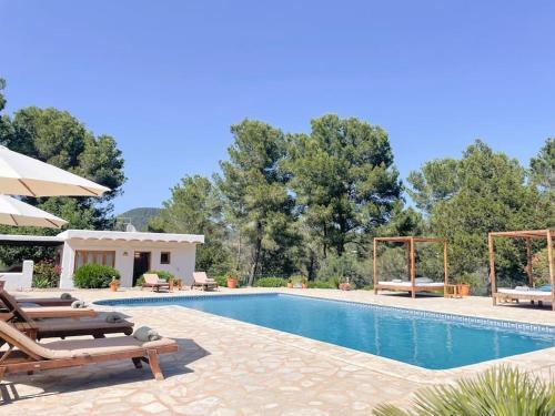 Fully Equipped Villa With Pool And Gym