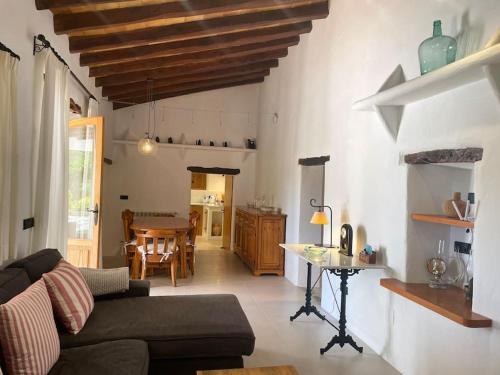 Fully Equipped Villa With Pool And Gym