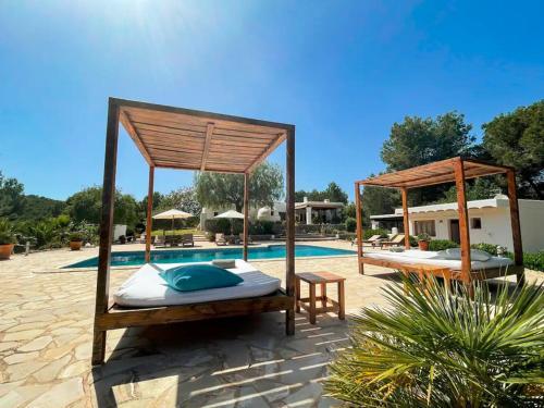 Fully Equipped Villa With Pool And Gym