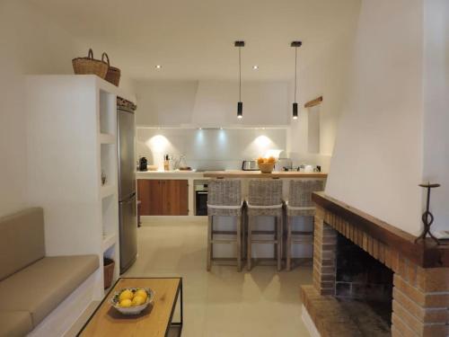 Fully Equipped Villa With Pool And Gym