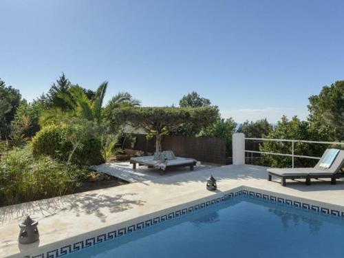 Villa With Pool And Sea Views