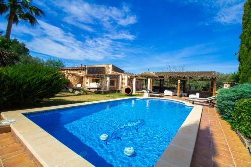 Incredible Villa With Wonderful Exteriors