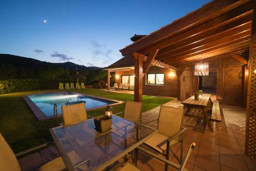 Fantastic House With Jacuzzy Ideal For Families