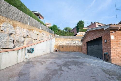 Fantastic House With Jacuzzy Ideal For Families