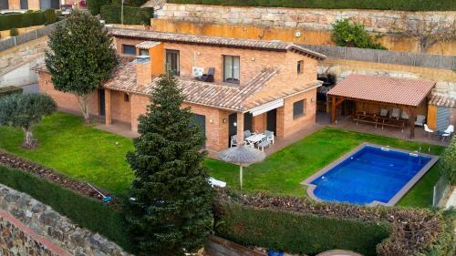 Fantastic House With Jacuzzy Ideal For Families